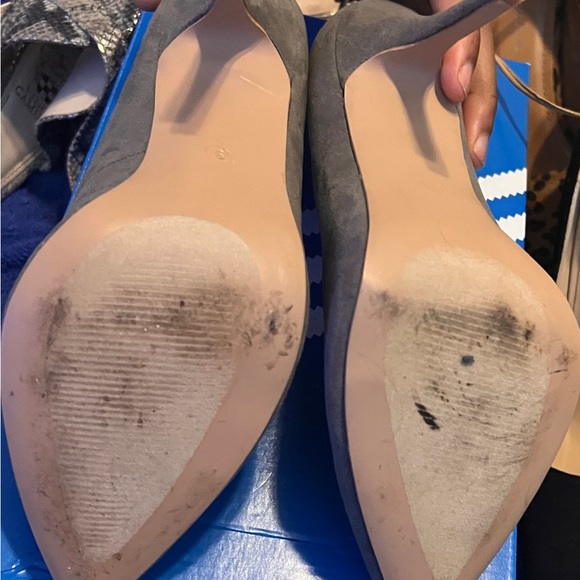 Grey pumps size 9 - Picture 2 of 2